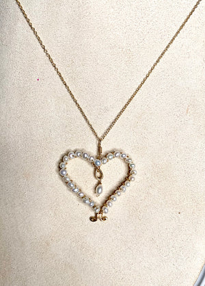 #374 heart Wrapped with white pearls necklace 16”