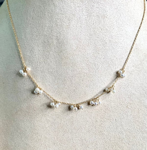#445 white pearls dangling necklace