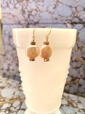 #098 Cream colored queen Pearl with Rondell rhinestones top and bottom