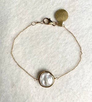 #324 white pearl bezeled bracelet
