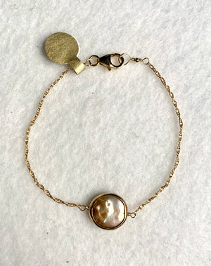 #323 gold Bezeled pearl bracelet
