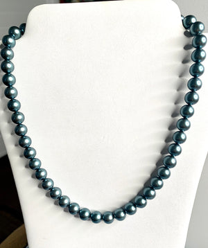 #267 teal pearl strung necklace
